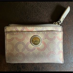 Authentic Coach Coin Purse/wallet SHOWS SIGNS OF EXTREME USAGE nice/functional